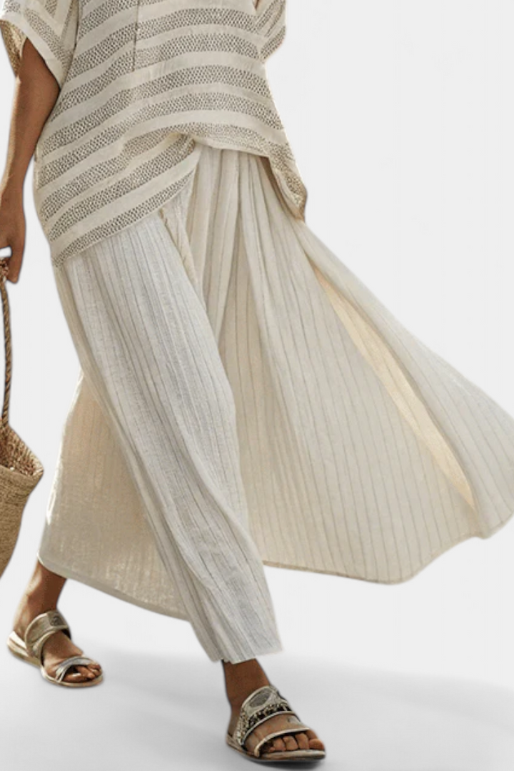 Chic Daisy Sæt: Elegant Stribet Bluse og Flydende Bukser til et Moderne, Komfortabelt Look