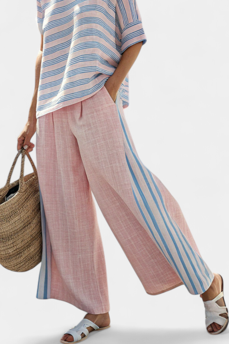 Daisy Sæt i Blød Pastel Pink med Elegante Blå Striber
