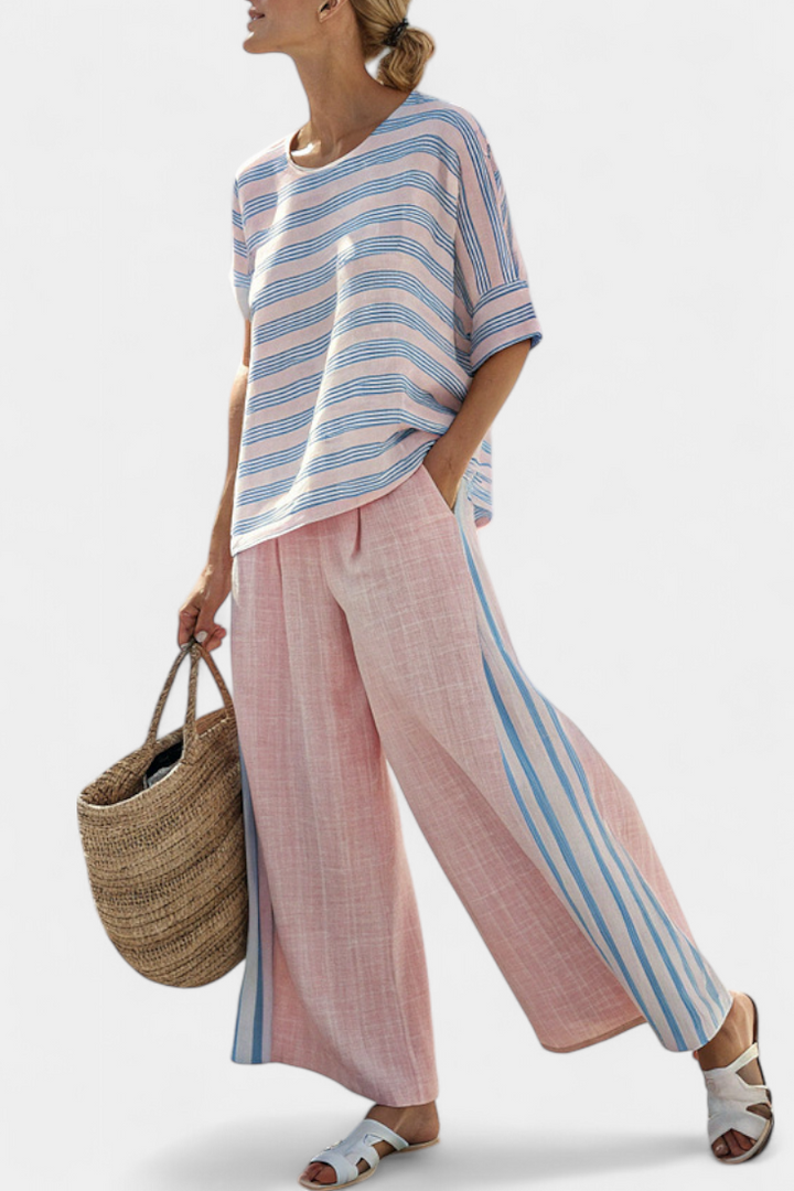Daisy Sæt i Blød Pastel Pink med Elegante Blå Striber
