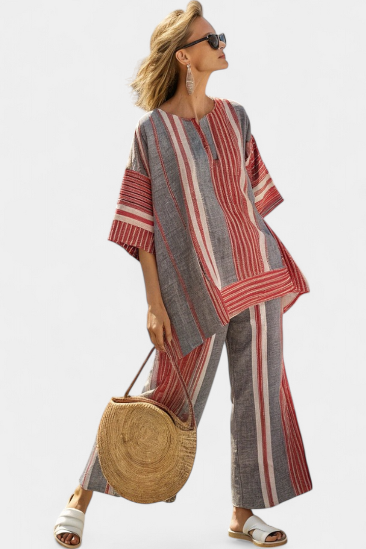 Moderne Oversized Daisy Top med Koralfarvet og Grå Stribet Nederdel – Stilfuld og Behagelig
