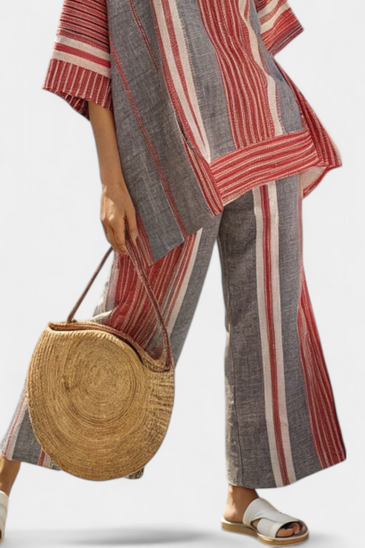 Moderne Oversized Daisy Top med Koralfarvet og Grå Stribet Nederdel – Stilfuld og Behagelig