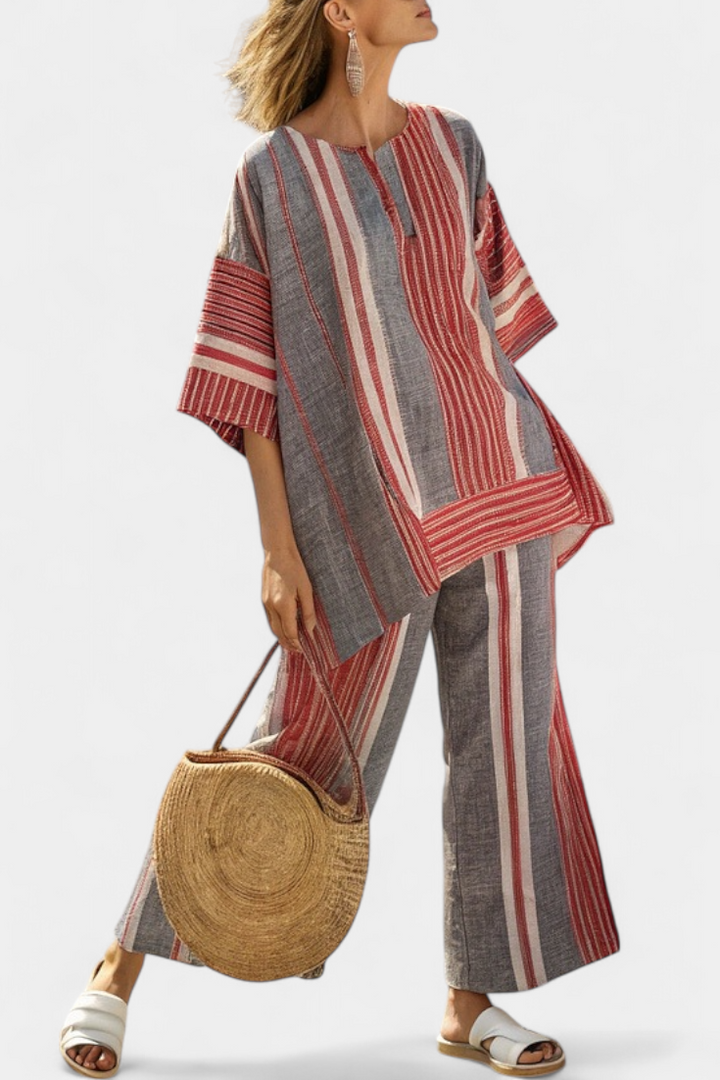 Moderne Oversized Daisy Top med Koralfarvet og Grå Stribet Nederdel – Stilfuld og Behagelig