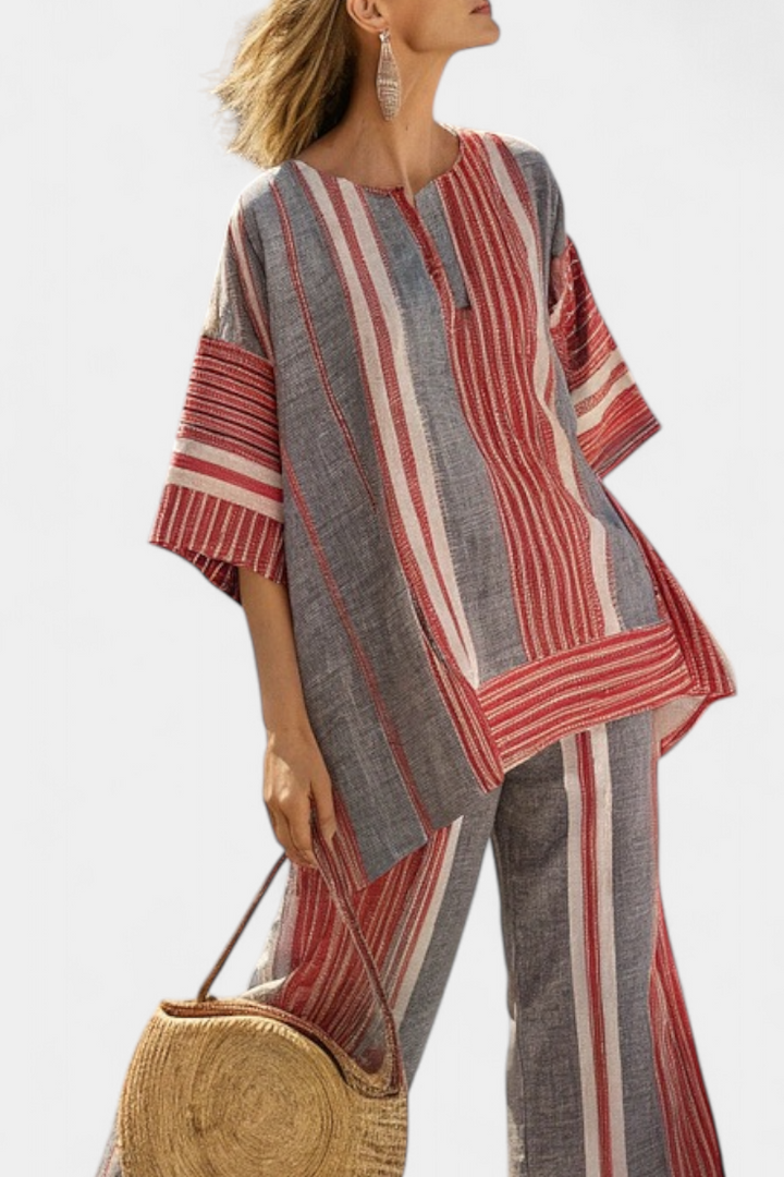 Moderne Oversized Daisy Top med Koralfarvet og Grå Stribet Nederdel – Stilfuld og Behagelig