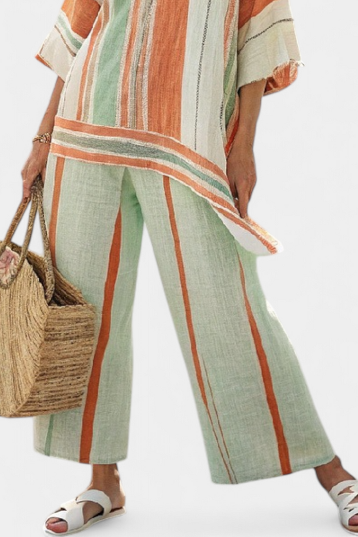 Chic Stribet Sæt med Asymmetrisk Bluse og Bredbenede Bukser til et Sofistikeret Look
