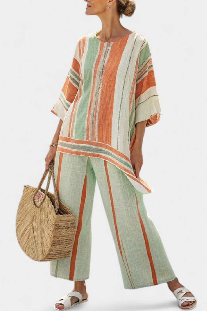 Chic Stribet Sæt med Asymmetrisk Bluse og Bredbenede Bukser til et Sofistikeret Look