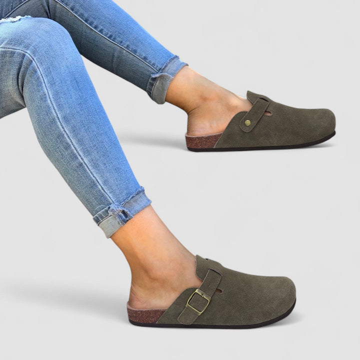 KAJA™ | Livia – Komfortable slip-ons i ruskind med ortopædisk støtte