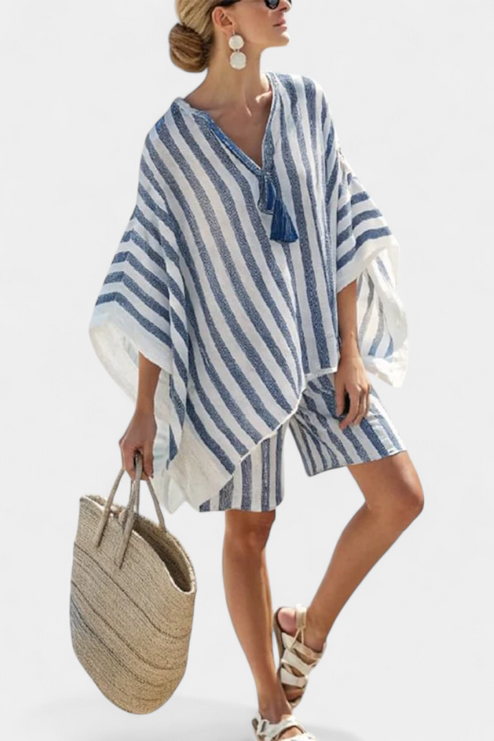Chic Stribet Nancy Sæt: Oversized Bluse med Stilfulde Shorts