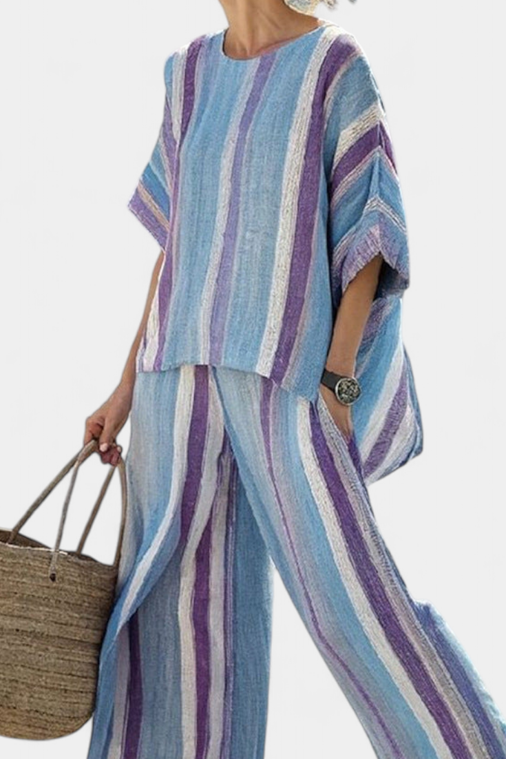 Chic Daisy Stribet Ensemble i Mauve og Pastelblå for en Raffineret Stil