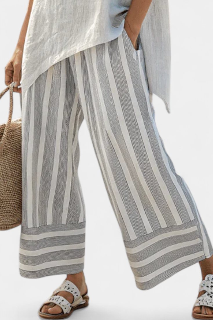 Daisy Asymmetrisk Bluse og Stribede Bukser Sæt til et Chic og Moderne Look