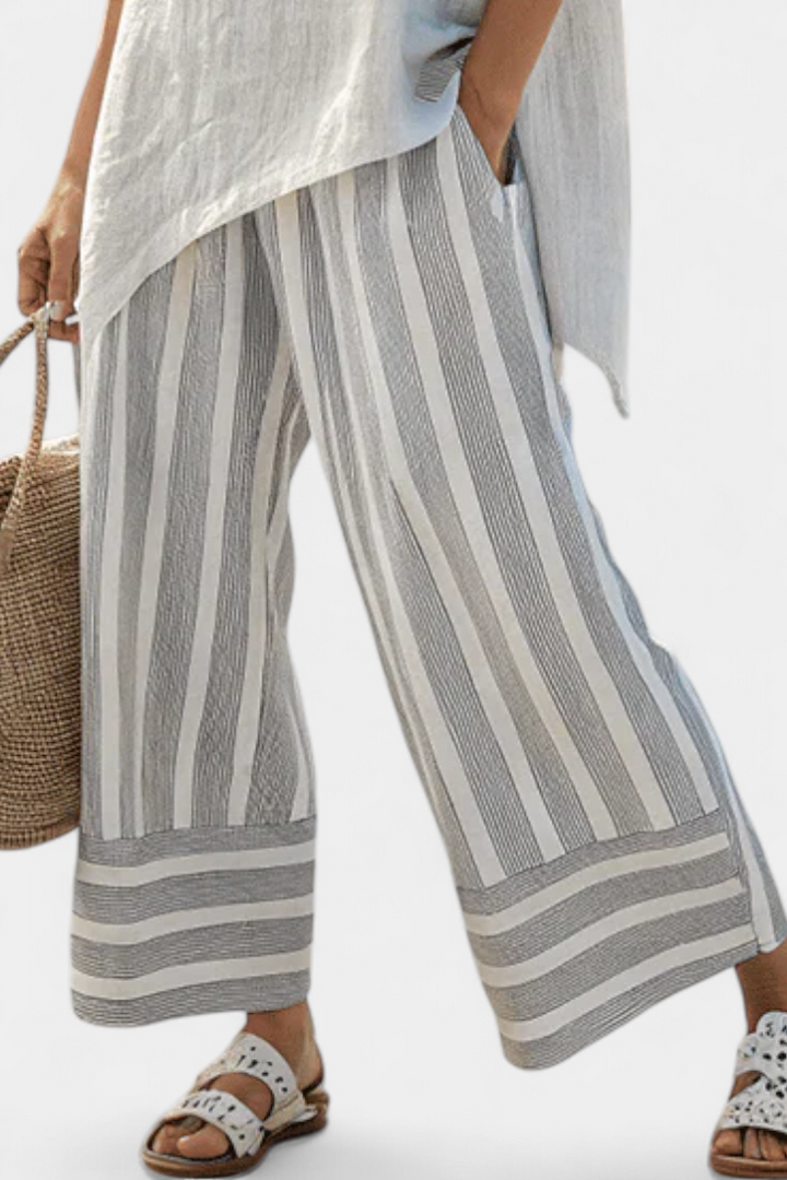 Daisy Asymmetrisk Bluse og Stribede Bukser Sæt til et Chic og Moderne Look