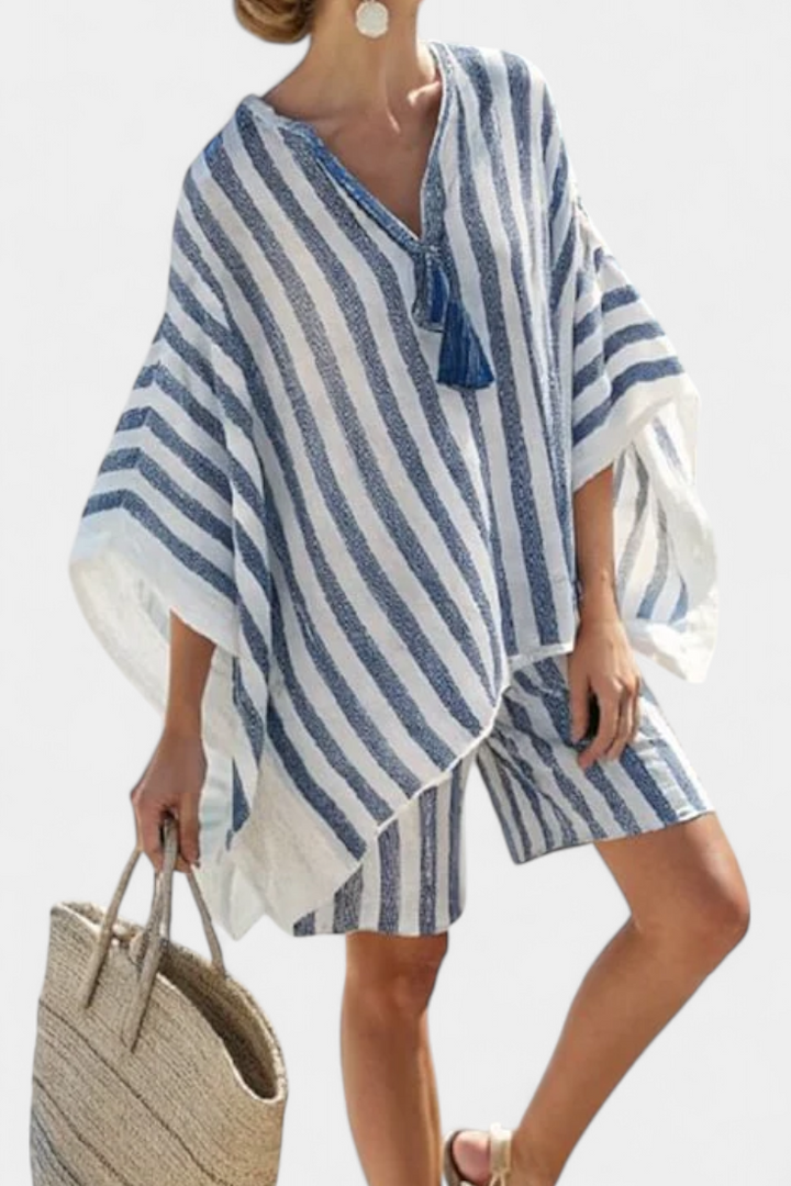 Chic Stribet Nancy Sæt: Oversized Bluse med Stilfulde Shorts